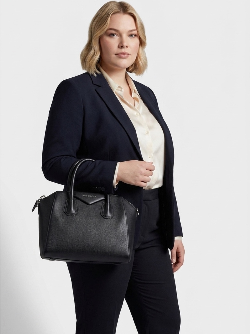 Givenchy Antigona Black Leather Bag - Picture 2 of 12